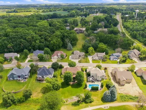 View/Area - 1008 Newhall Dr, Faribault, MN 55021 photo 6 of 7