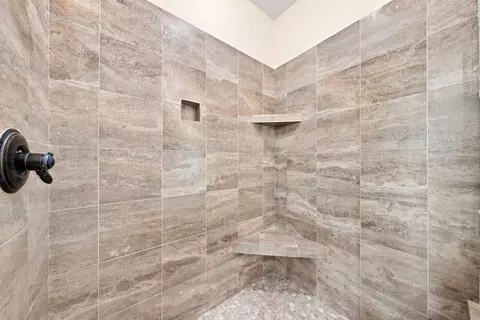 Bath - 1008 Newhall Dr, Faribault, MN 55021 photo 3 of 5