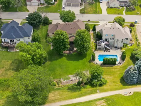 View/Area - 1008 Newhall Dr, Faribault, MN 55021 photo 5 of 7
