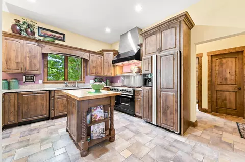 Kitchen - 1008 Newhall Dr, Faribault, MN 55021 photo 1 of 6