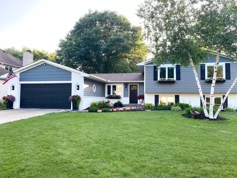 2129 Arkwright St, Maplewood, MN 55117