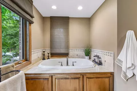 Bath - 6306 Maple Rdg, Excelsior, MN 55331 photo 3 of 5