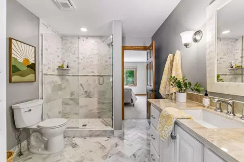 Bath - 6306 Maple Rdg, Excelsior, MN 55331 photo 4 of 5