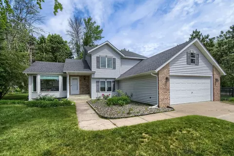 9664 Wynstone Dr, Woodbury, MN 55125