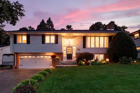 8 Imperial Dr E, West Saint Paul, MN 55118