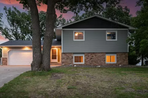 62 98th Ln NW, Coon Rapids, MN 55448