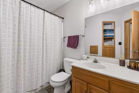 Bath - 3689 Willbrook Ct, Eagan, MN 55123 photo 2 of 3