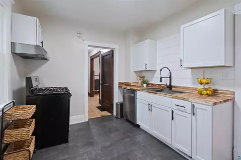 Kitchen - 1515 N 8th Ave E, Duluth, MN 55805 photo 3 of 3