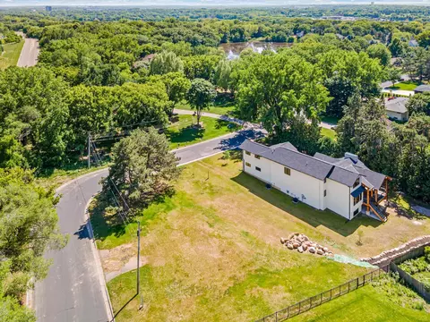 599 Callahan Pl, Mendota Heights, MN 55118
