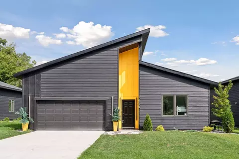 1013 Gardner St, Wayzata, MN 55391