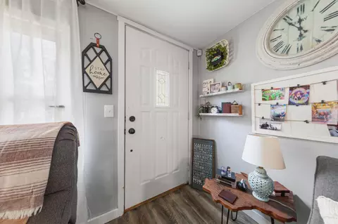 Entry Way - 711 Saint Thomas Ave, Albert Lea, MN 56007 photo 1 of 3