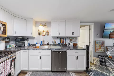 Kitchen - 711 Saint Thomas Ave, Albert Lea, MN 56007 photo 4 of 4