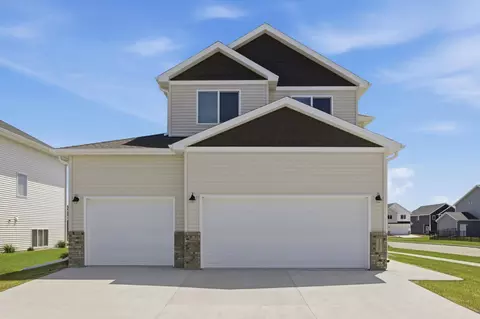 5555 Lori Ln W, West Fargo, ND 58078