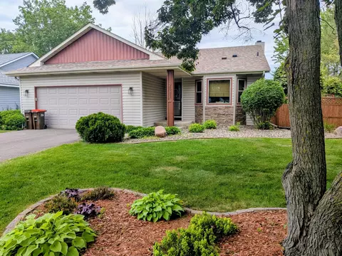 2581 Henslow Ave N, Oakdale, MN 55128
