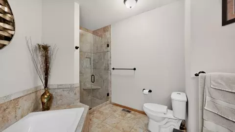 Bath - 2201 7th St NW #A, Austin, MN 55912 photo 4 of 6