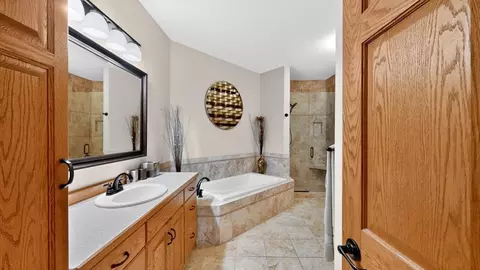 Bath - 2201 7th St NW #A, Austin, MN 55912 photo 3 of 6