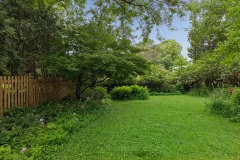 Exterior - 1908 E River Ter, Minneapolis, MN 55414 photo 8 of 12