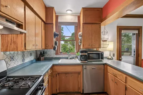 Kitchen - 1908 E River Ter, Minneapolis, MN 55414 photo 3 of 4