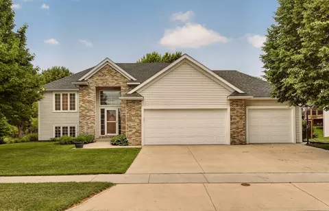 2482 Crimson Ridge Cir NW, Rochester, MN 55901