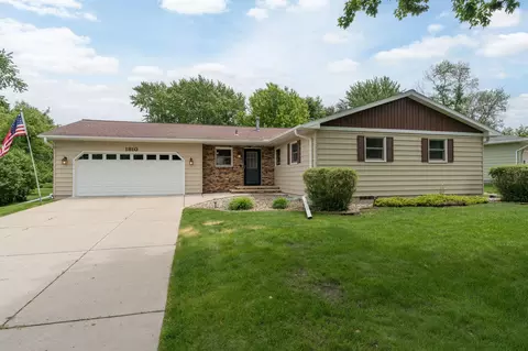 1810 Candi Ln, North Mankato, MN 56003
