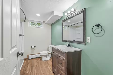 Bath - 535 2nd Ave NE, Milaca, MN 56353 photo 4 of 5