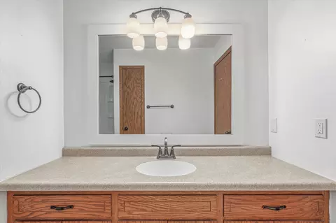 Bath - 535 2nd Ave NE, Milaca, MN 56353 photo 2 of 5