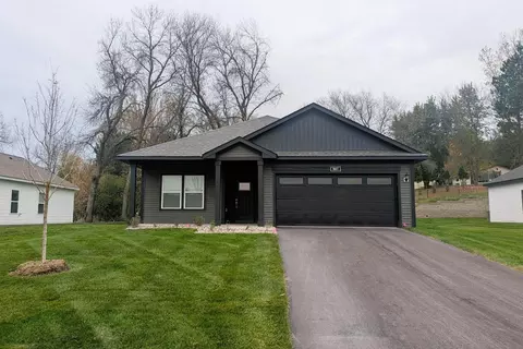 907 Sycamore Pl N, Cambridge, MN 55008