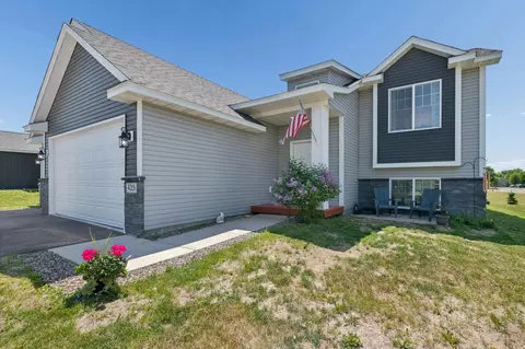 425 Eagle St NW, Isanti, MN 55040