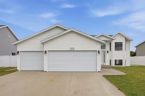 4419 48th St S, Fargo, ND 58104