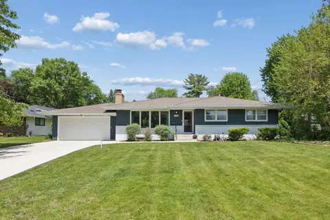 6204 Ashcroft Ln, Edina, MN 55424
