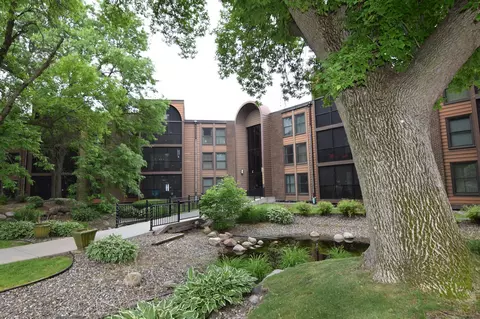 9600 Portland Ave S #205, Bloomington, MN 55420