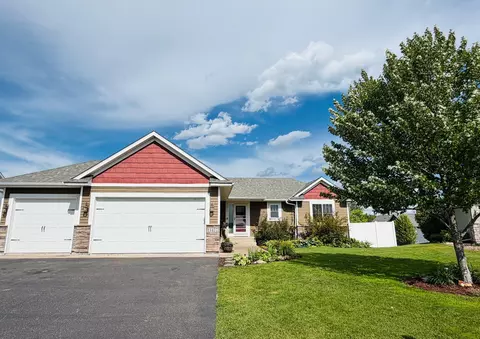 11477 Killarney Dr, Chisago City, MN 55013