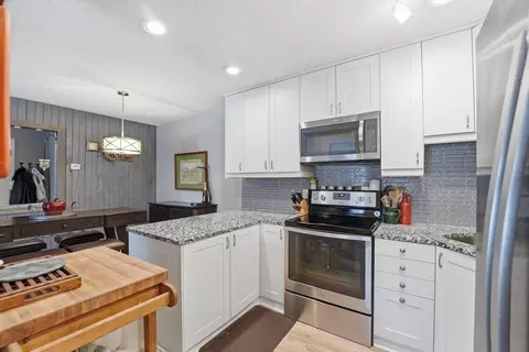 Kitchen - 5440 Three Points Blvd #523, Mound, MN 55364 photo 2 of 2