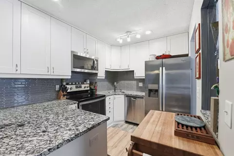 Kitchen - 5440 Three Points Blvd #523, Mound, MN 55364 photo 1 of 2