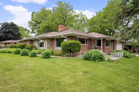 1495 County Road B2 W, Roseville, MN 55113
