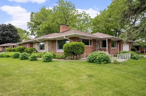 1495 County Road B2 W, Roseville, MN 55113