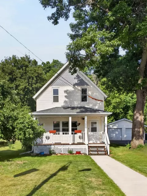 430 S Vincent St, Saint Croix Falls, WI 54024