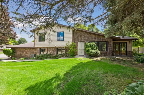 1090 Weston Ln N, Plymouth, MN 55447