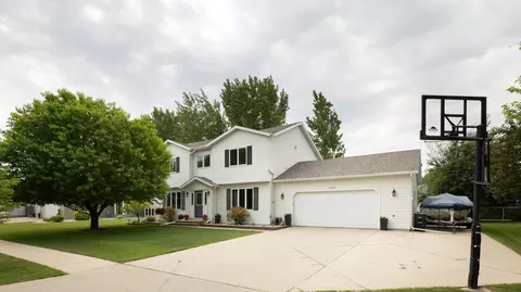 3228 36th Ave S, Fargo, ND 58104