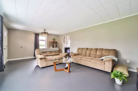 Living - 919 Pine Grove Rd, Staples, MN 56479 photo 2 of 3