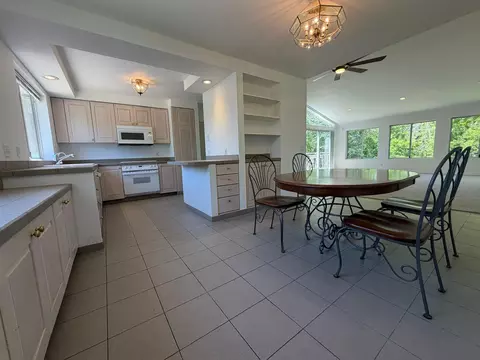 2339 Roselawn Ave W, Roseville, MN 55113