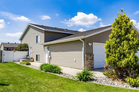 5242 49th Ave S, Fargo, ND 58104