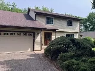 8527 Isle Ave S, Cottage Grove, MN 55016