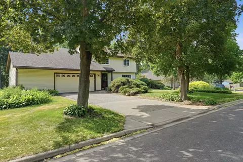 8527 Isle Ave S, Cottage Grove, MN 55016