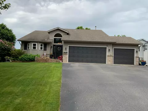 1281 Agate Ct, Sauk Rapids, MN 56379