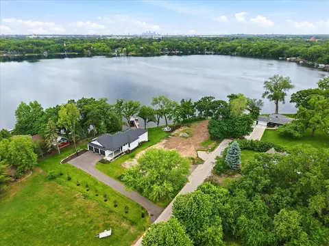1184 Edgewater Ave, Arden Hills, MN 55112