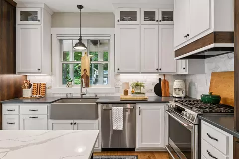 Kitchen - 180 Bell St, Excelsior, MN 55331 photo 5 of 6