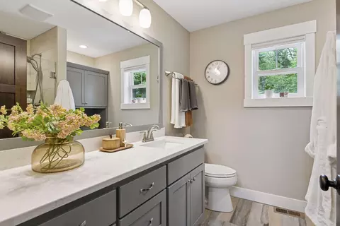 Bath - 180 Bell St, Excelsior, MN 55331 photo 8 of 11