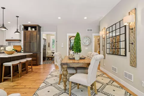 Dining - 180 Bell St, Excelsior, MN 55331 photo 5 of 6
