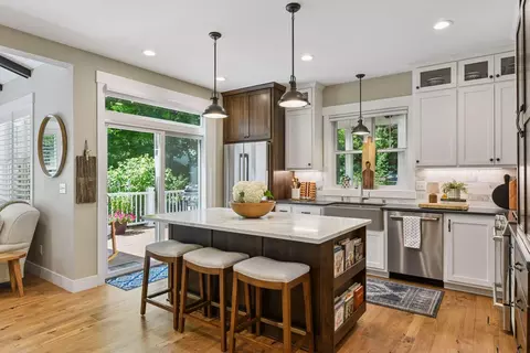 Kitchen - 180 Bell St, Excelsior, MN 55331 photo 2 of 6